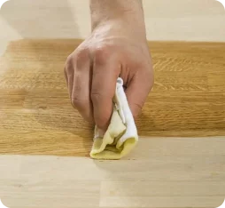 Покрытие лаком/воском кедровой бочки снаружи